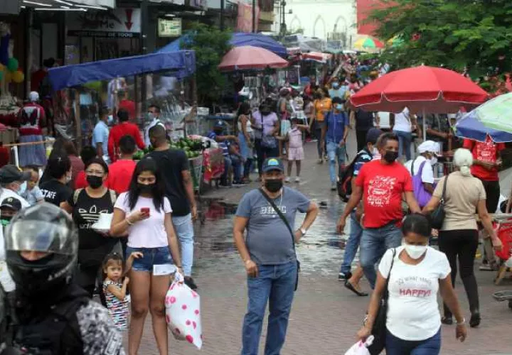Imagen de una temporada navideña en La Peatonal de la Avenida Central. Foto: Archivo