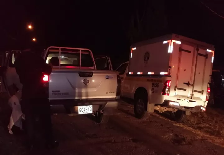 Vecinos del área indicaron que el hecho violento ocurrió cerca de las 8:00 de la noche, falleciendo la víctima Marín Flores en el lugar.. Foto. Eric Montenegro