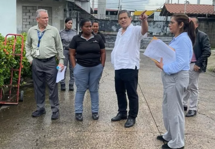 Recorrido de autoridades en el Cefere. Foto: Cortesía