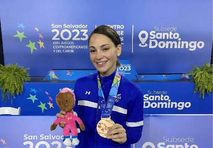 Cartens y su medalla de bronce obtenida en los Centroamericanos y del Caribe en 2023. Foto: Internet