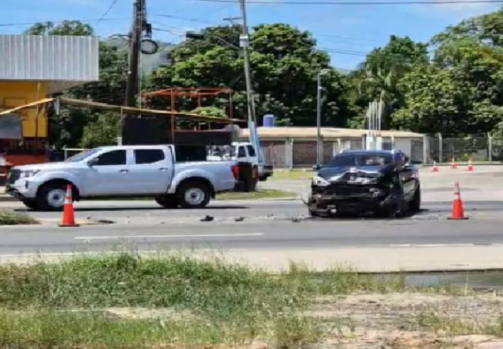 De forma preliminar, las unidades de la Dirección Nacional de Operaciones del Tránsito de la Policía, indicaron que, el exceso de velocidad pudo ser uno de los detonantes de este accidente. Foto. Eric Montenegro