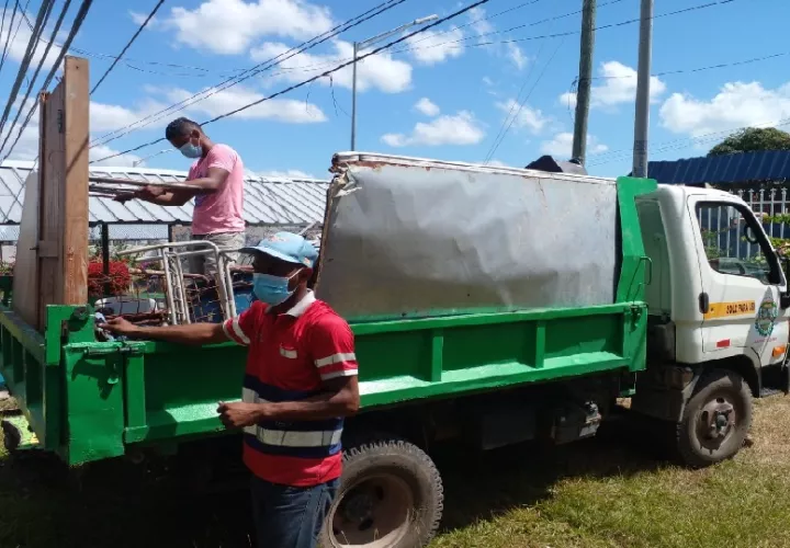 A corto plazo, se implemntará un plan de reciclaje que permita reducir el volumen de residuos sólidos que a diario ingresan al vertedero municipal. Foto. Eric Montenegro
