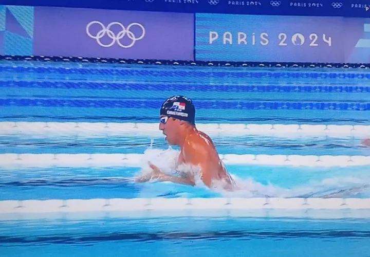 Tyler Christianson, ganó su heat en los 200 metros pecho. 