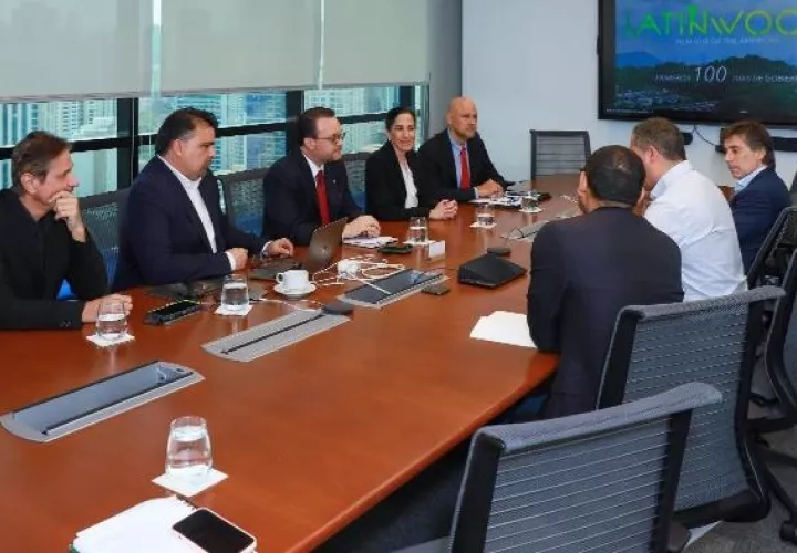 Durante la primera reunión. Foto: Cortesía