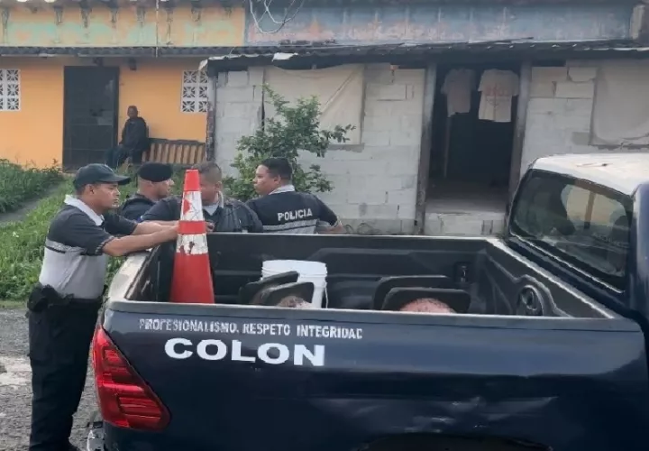 El cuerpo del hombre fue trasladado a la morgue judicial para la necropsia correspondiente para determinar cuál fue el tiro mortal. Foto. Diomedes Sánchez