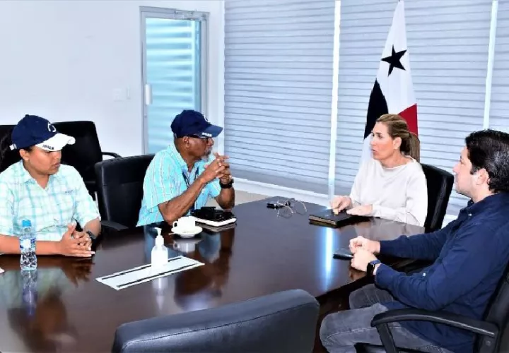 Luisa Napolitano, gerente de la zona franca precisó que se buscó gestionar las soluciones para que haya un mejor servicio de agua potable. Foto. Cortesía ZLC