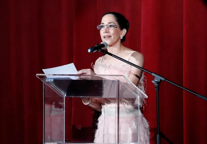 La ministra de Cultura de Panamá Maruja Herrera habla en la gala 'Unidos por la Danza'. Foto: EFE