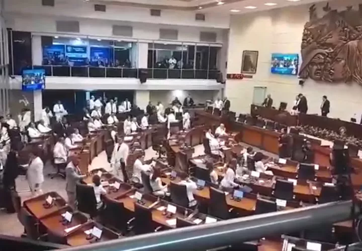 Diputados de distintas provincias se instalan hoy, lunes 1 de julio en un nuevo periodo de la Asamblea Nacional.