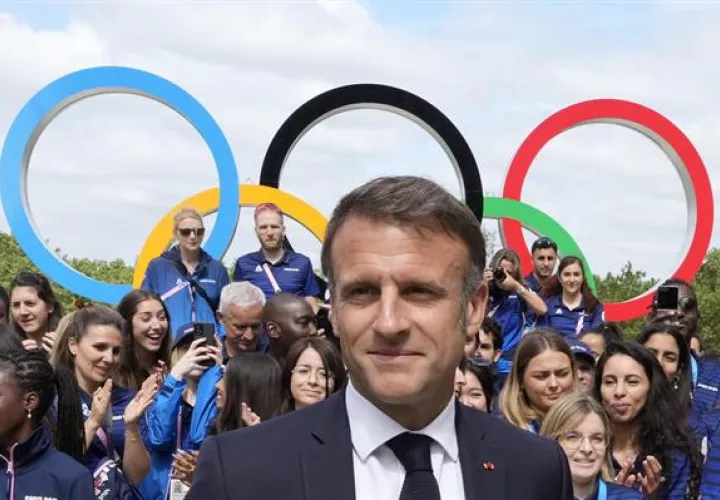 El presidente francés, Emmanuel Macron, durante la visita a la Villa Olímpica.
