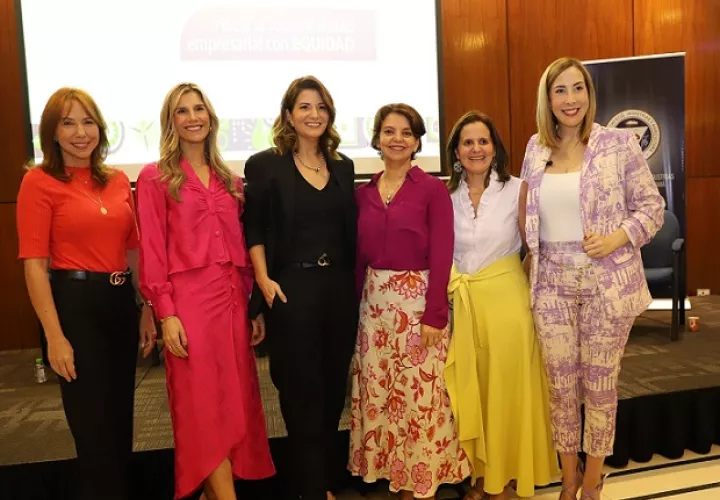 Mujeres empresarias que participaron del foro. Foto: Cortesía/CCIAP
