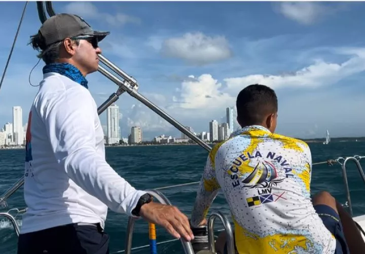 Guillermo Gasperi en la competencia de vela. Foto; Cortesía