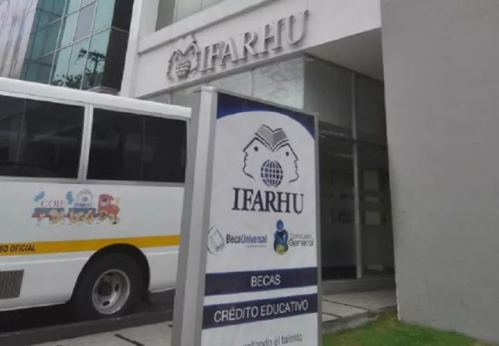 La nueva administración del Ifarhu empezó con el pie derecho, destacó el diputado Ernesto Cedeño. Foto: Cortesía