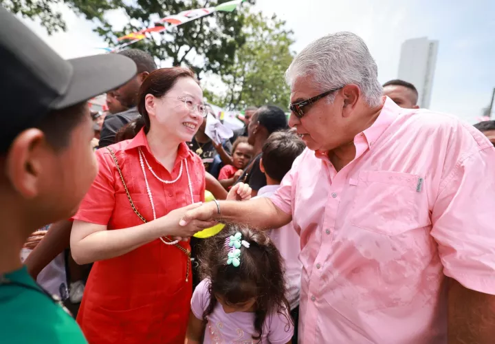 Presidente en su recorrido.