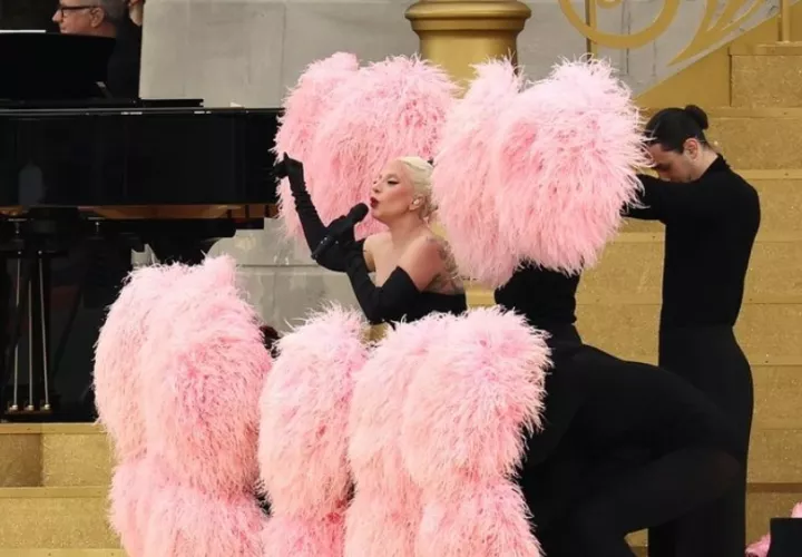 El primer número musical lo realizó Lady Gaga. Foto: Instagram / @olympics