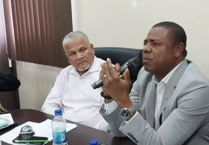 Diógenes Galván, alcalde de Colón, dijo  que no se han suspendido las actividades. Foto: Diomedes Sánchez