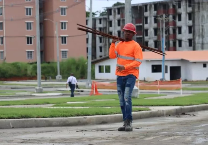 El complejo de edificios reporta un avance físico de 68.30% y es dirigido por el Miviot, Foto: Diomedes Sánchez 