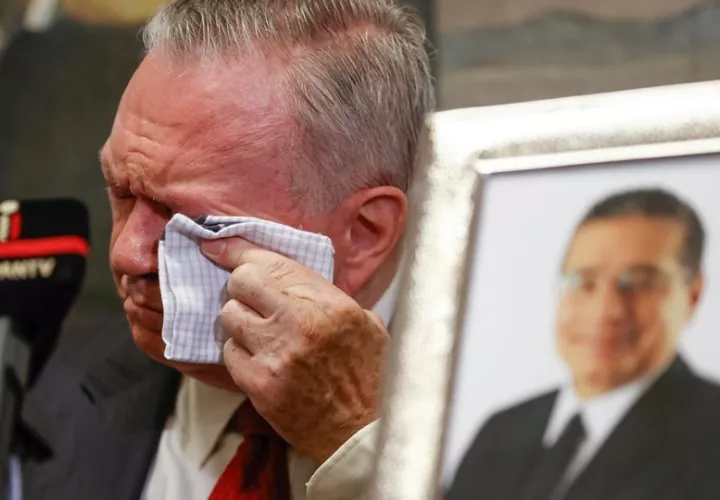 Jürgen Mossack no pudo contener las lágrimas al recordar a su amigo Ramón Fonseca Mora. Foto: EFE/ Bienvenido Velasco