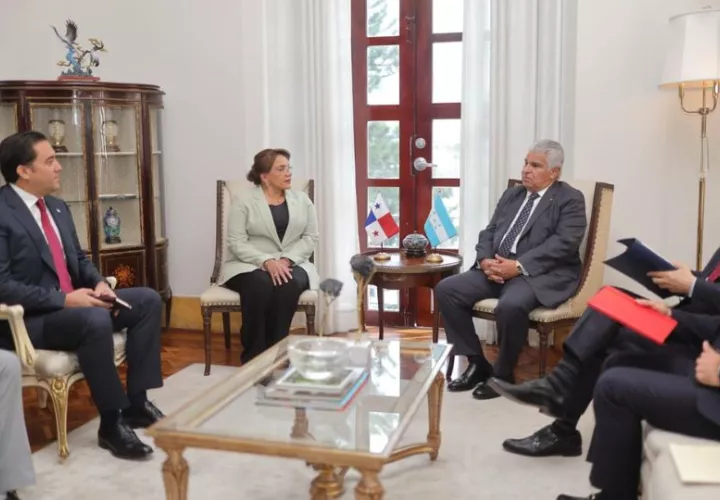 Reunión entre el presidente de Panamá, José Raúl Mulino y la presidenta de Honduras, Xiomara Castro. Foto: Cortesía