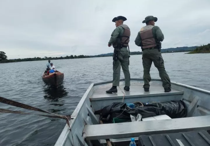 La Policía ambiental con estas incursiones en bosques  el lago, cuida el ambiente. Foto: Diomedes Sánchez 