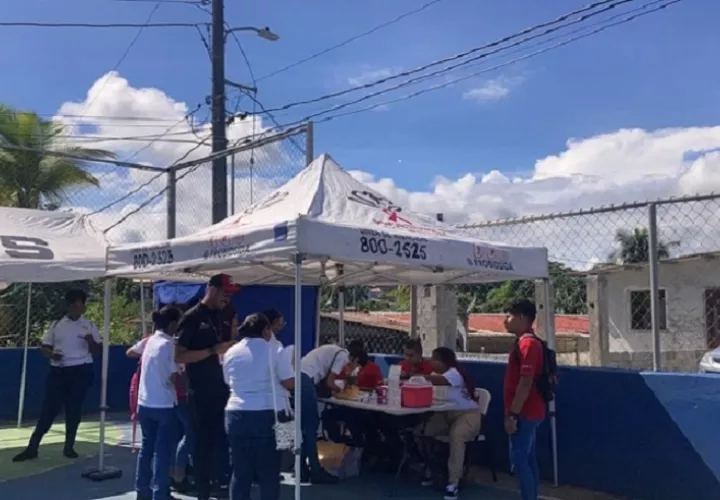 ProbidSida se mantiene en las calles colonenses etectuando pruebas gratuitas de VIH. Foto: Diomedes Sánchez 