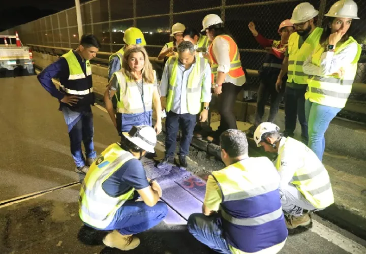 Se colocó una formaleta con madera machimbrada para realizar un vaciado con concreto. Foto. Cortesía MOP