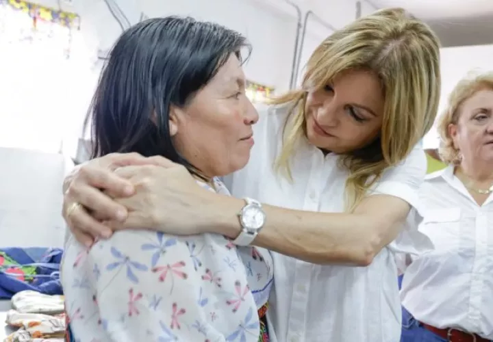La primera dama, Maricel de Mulino, visitó la semana pasada a las reclusas de Cefere, quienes enfrentan precarias situaciones debido a la sobrepoblación.