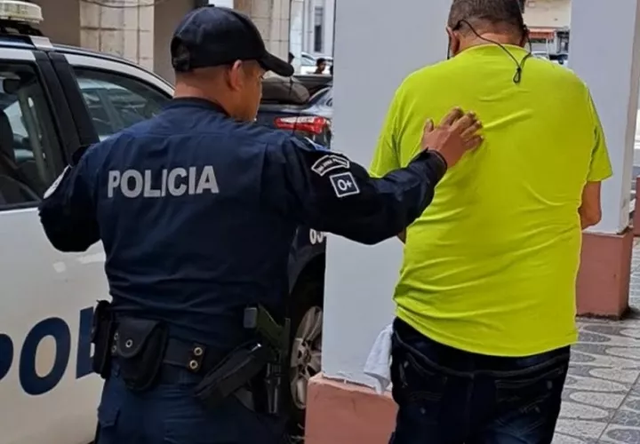 El hombre llegó al SPA con pantalones cortos y una camiseta verde fluorescente fluorescente. Foto: Diomedes Sánchez. 