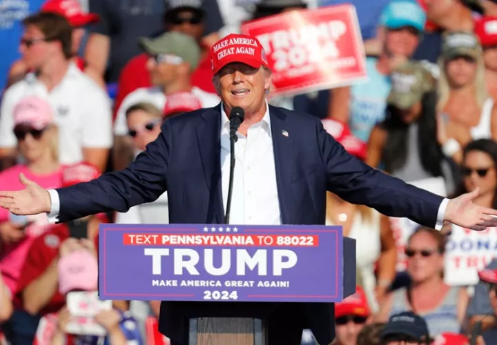 Trump se encontraba dando un mitin en Butler (Pensilvania) cuando tuvo que ser evacuado. Foto: EFE