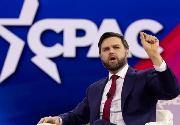 J.D. Vance es un joven de 39 años que además de político también es empresario y escritor. Foto:EFE