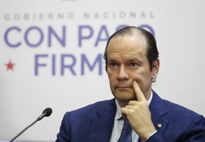 Ministro de Relaciones Exteriores, Javier Martínez Acha.