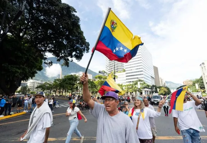  Protesta contra los resultados oficiales de las elecciones presidenciales en Caracas (Venezuela). Foto: EFE