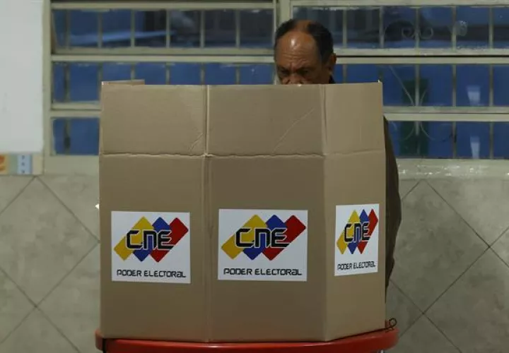 Venezolanos eligen presidente.