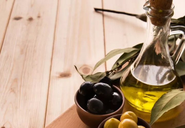  El aceite de oliva virgen como el extra deben tener aromas que recuerdan a la naturaleza. Foto: Ilustrativa / Freepik