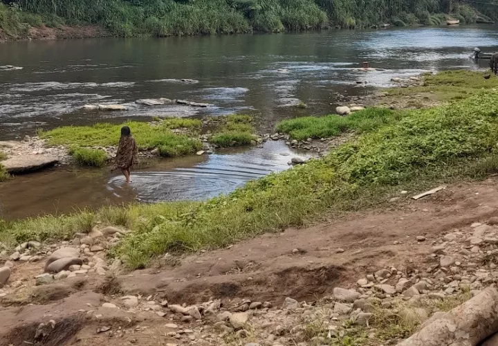 Los casos de vómitos y diarreas por consumir agua del río son frecuentes en esta comunidad.