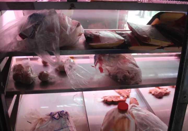 Contaminación cruzada en neveras de supermercados. Foto: Cortesía