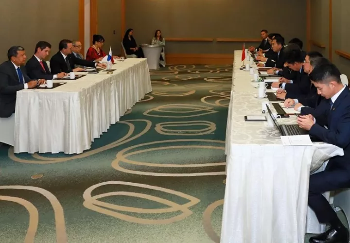Autoridades panameñas subrayaron la necesidad de fortalecer la cooperación en el ámbito energético. Foto: Cortesía