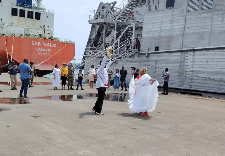 La embarcación y su tripulación fue recibida en el Home Ports  de Colón, por autoridades provinciales y distritales. Foto. Diomede Sánchez