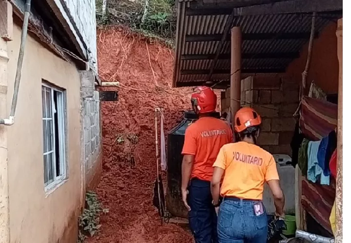 El Sinaproc reportó deslizamientos de tierra en comunidades de Colón. Foto. Sinaproc 