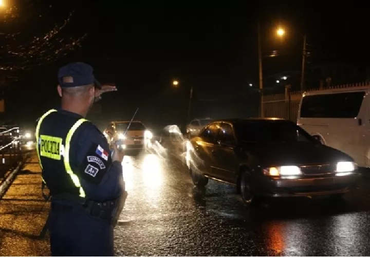 La Policía Nacional lleva a cabo varios operativos para dar con los ladrones de la distribuidora. Foto. Proteger y Servir