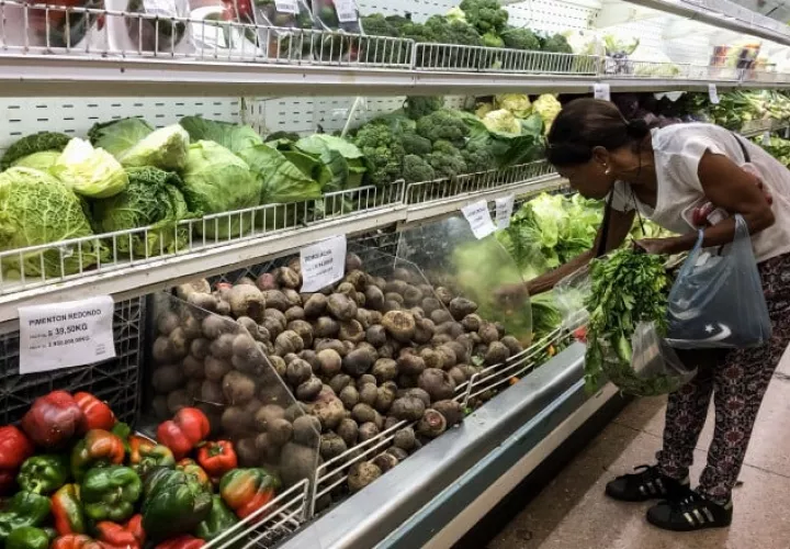 Leche en polvo, coditos, tuna, sardina y carne molida, son algunos productos del control de precios. archivo