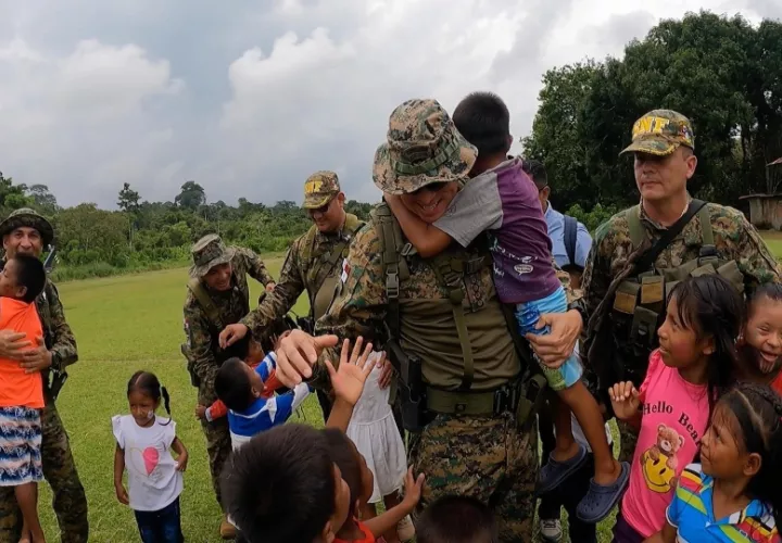 Miembros del Senafront son recibidos por la comunidad