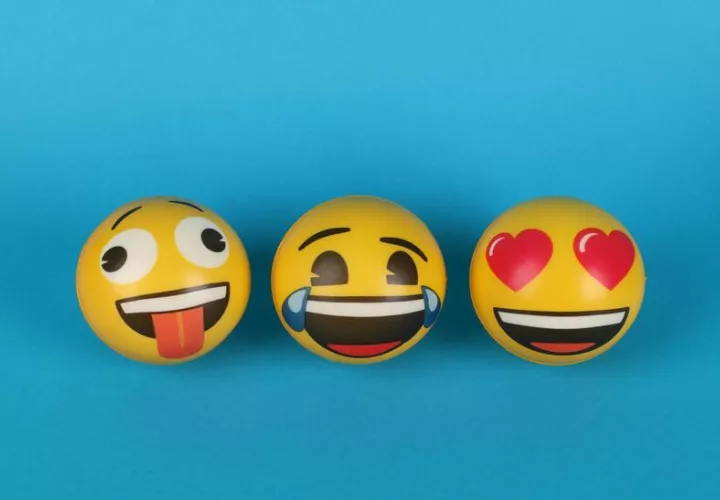 Los emojis permiten derribar la barrera del idioma. Foto: Pexels 