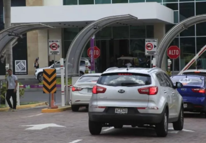 Método de estacionamiento utilizado actualmente en Panamá. Foto: Archivo