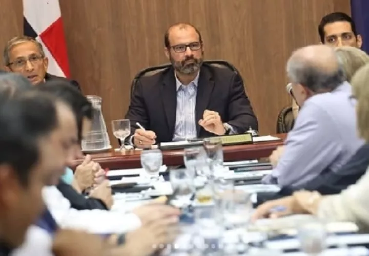 Reunión entre representantes del Ministerio de Vivienda y Cámara Panameña de la Construcción. Cortesía