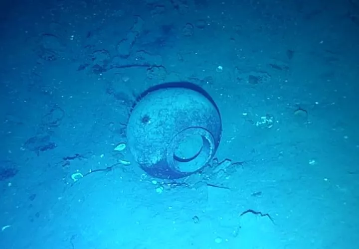 Botija encontrada en el área de exploración correspondiente a la zona de hundimiento del Galeón San José. Foto: EFE