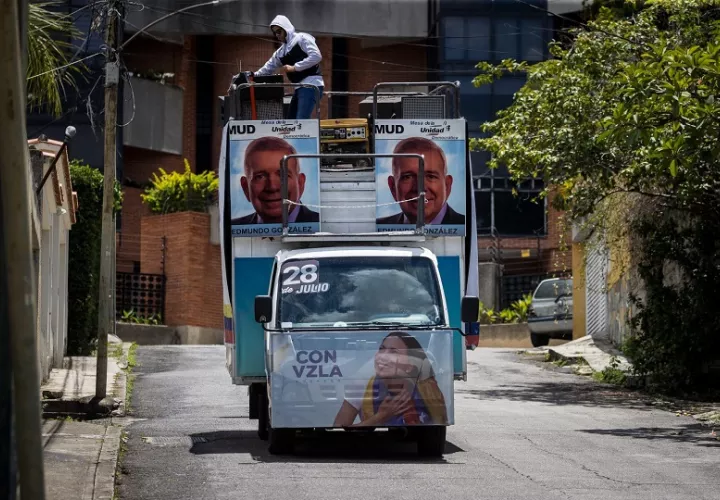 González recalcó que la soberanía reside intransferiblemente en el pueblo. Foto: EFE
