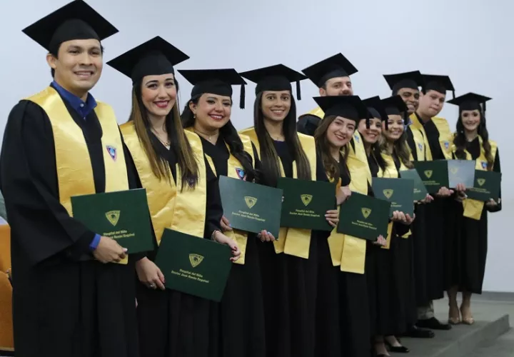 Estos once profesionales de la salud pertenecen a la promoción número 59 del Hospital del Niño. Foto:Cortesía