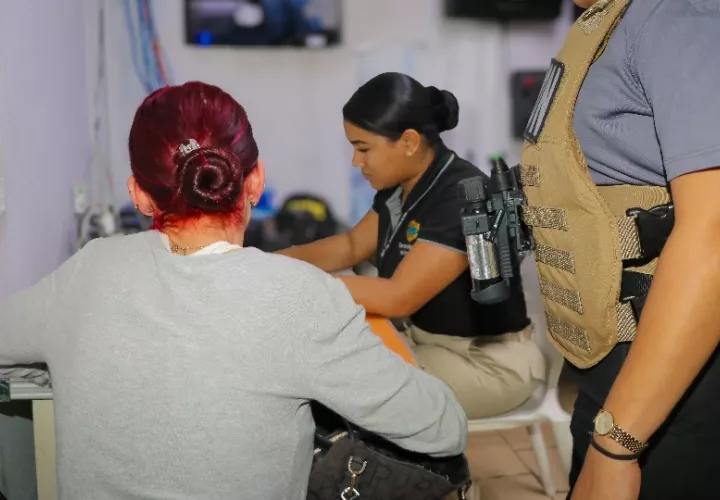 La extranjera fue trasladada al Centro de Detención Migratorio Femenino