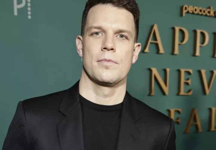 Jake Lacy interpreta al segundo hijo del matrimonio Delaney. Foto: Cortesía