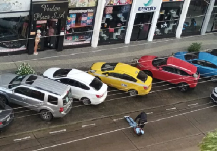 Se logró detener a uno de los delincuentes, mientras los otros dos se dieron a la fuga. Foto: Diomedes Sánchez